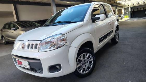 FIAT UNO 1.0 EVO VIVACE 8V FLEX 2P MANUAL FIAT UNO 1.0 EVO VIVACE 8V FLEX 2P MANUAL